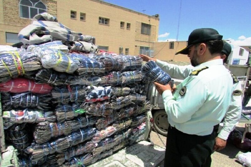 محموله ۱۰ میلیارد ریالی پوشاک قاچاق در مهاباد کشف شد