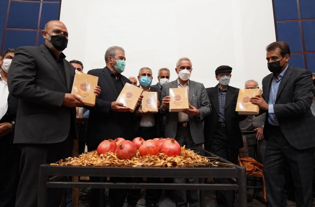 کتاب انارستان عشق در شیراز رونمایی شد کتاب انارستان عشق در شیراز رونمایی شد