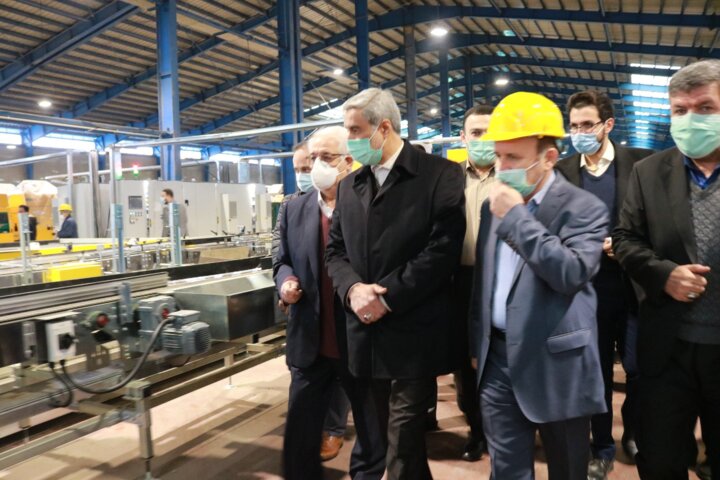 استاندار همدان: بهبود شرایط اقتصادی مردم از اولویتهای اصلی دولت است