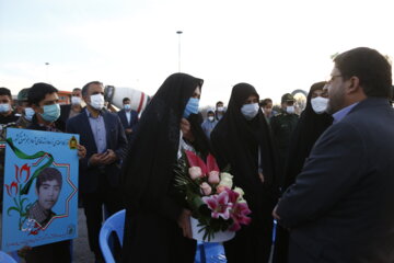 مردم در شهرکرد به استقبال خانواده شهید محمدعلی کرباسی راوری رفتند