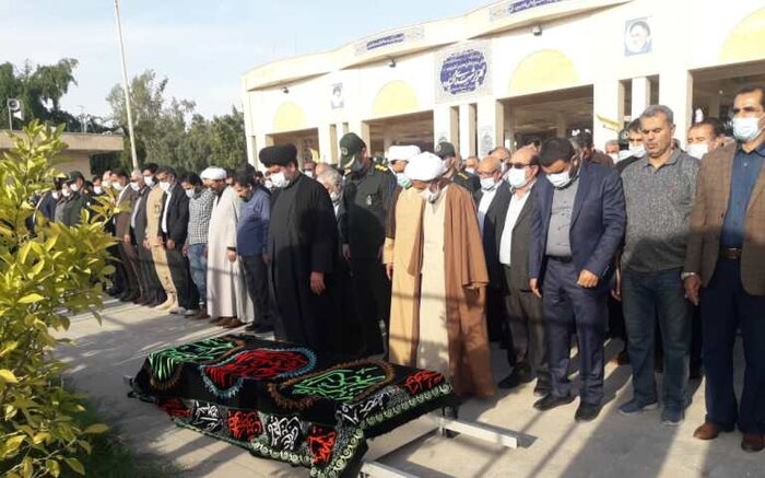 پیکر پاک مادر شهید دفاع مقدس در گناوه باشکوه تشییع شد