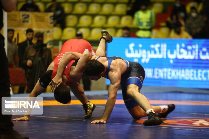 نیمکتنشینی بازیکن تیم ملی به خاطر جادوگر/ آمل قهرمان کشتی فرنگی