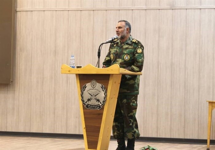 فرمانده نیروی زمینی ارتش در جمع دانشجویان فنون زرهی شیراز حضور یافت