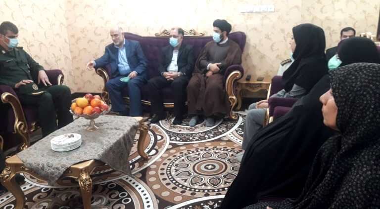 استاندار بوشهر از خانواده شهید ناجا در گناوه سرکشی کرد