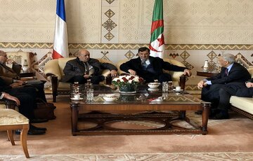 وزیر خارجه فرانسه برای ترمیم روابط وارد الجزایر شد  