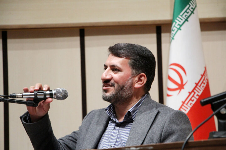 استاندار یزد : توسعه صنایع کمآبخواه رویکرد اصلی توسعه استان است