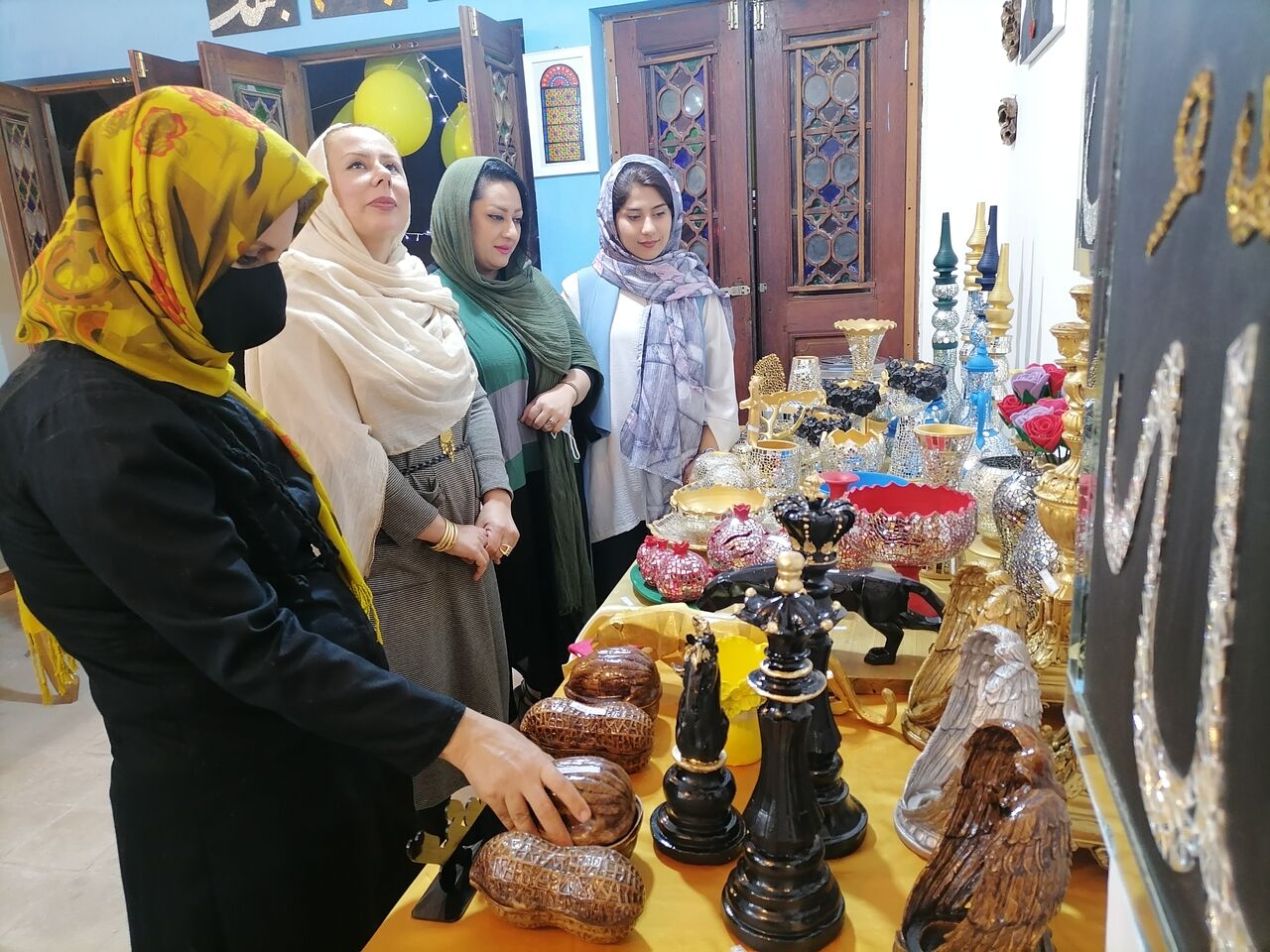 نمایشگاه هنرهای تجسمی یاس در بوشهر گشایش یافت

