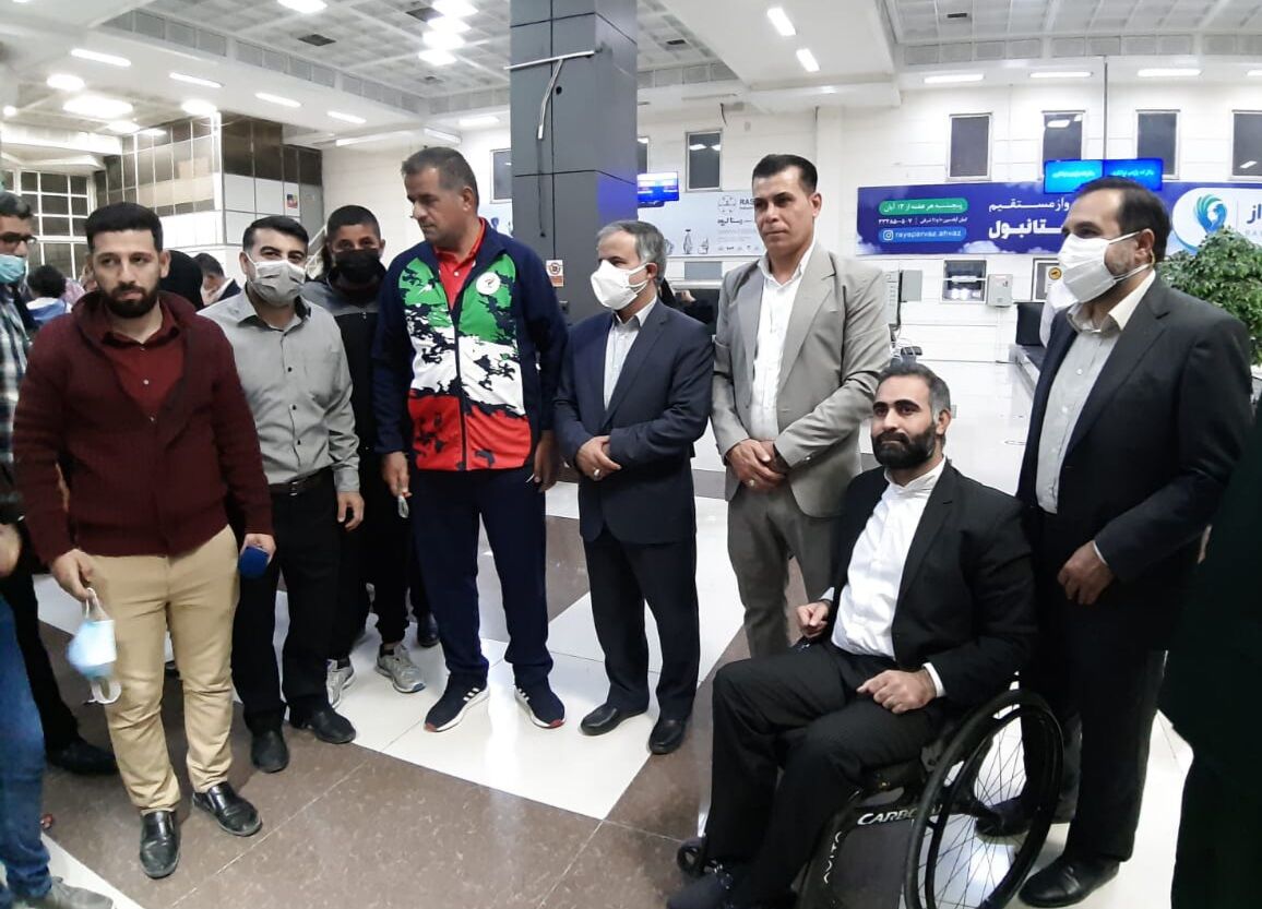 قهرمانان مسابقات پاراآسیایی با استقبال مردم وارد فرودگاه اهواز شدند