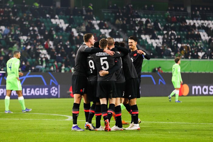 حذف بارسلونا به دست بایرن بیرَحم/ برف، دیدار سرنوشتساز را لغو کرد