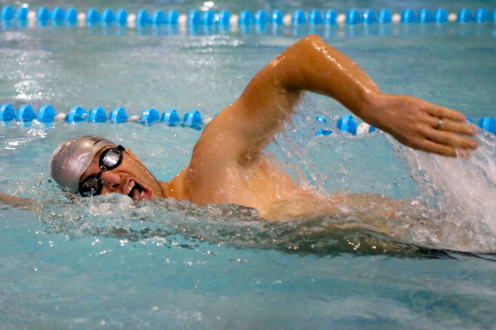 خراسان رضوی قهرمان مسابقات شنای کارگری شد