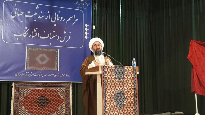 حمایت از بافندگان فرش دستباف در اولویت دولت است