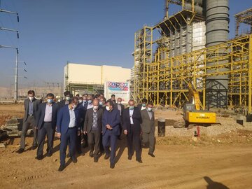 بازدید وزیر نیرو از نیروگاه سیکل ترکیبی خرمآباد 13
