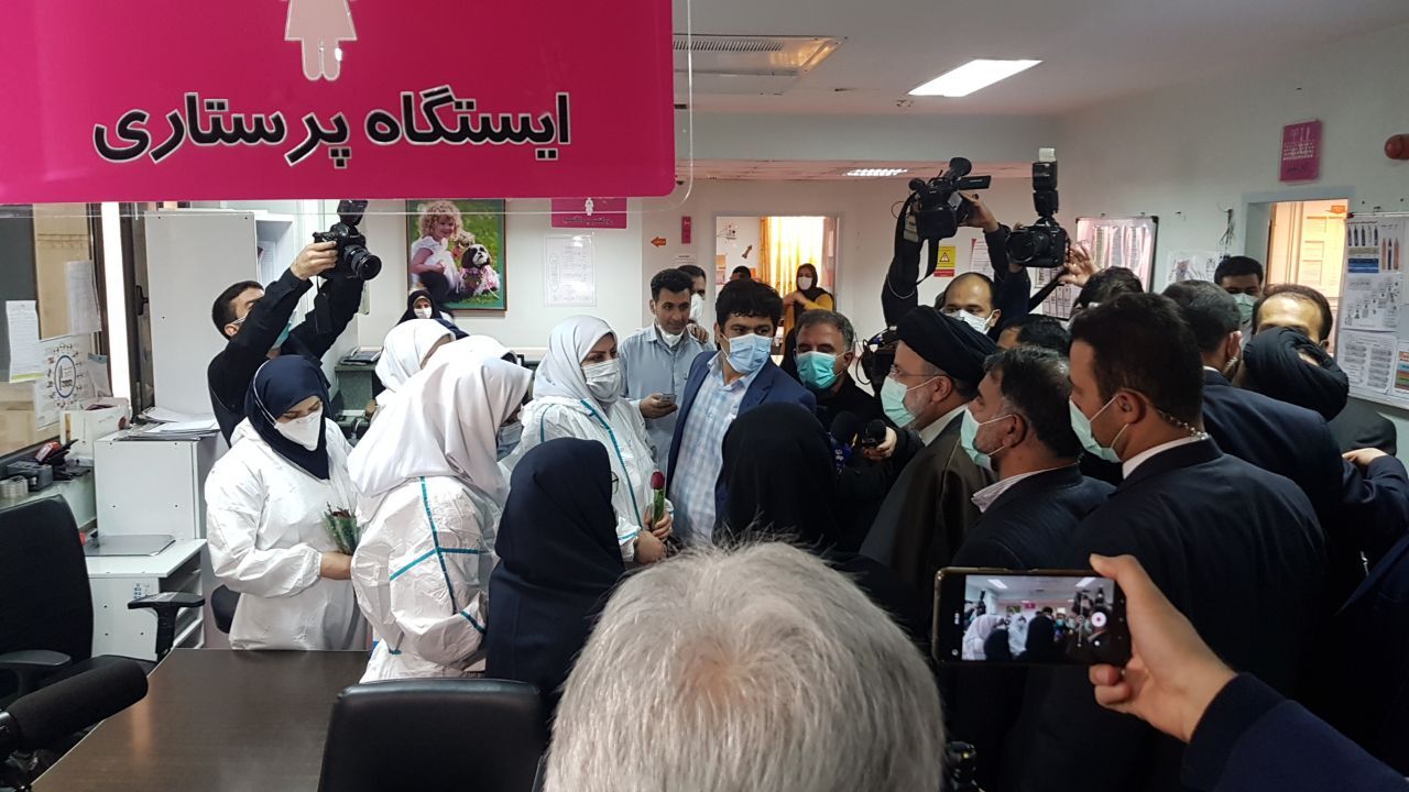 رییس جمهور با پرستاران بیمارستان شهید رحیمی خرمآباد دیدار کرد
