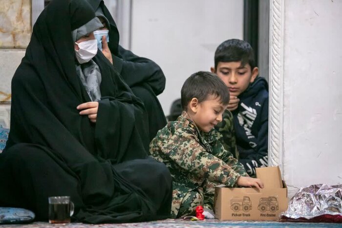 خانواده ۶ شهید مدافع حرم در یزد تجلیل شدند