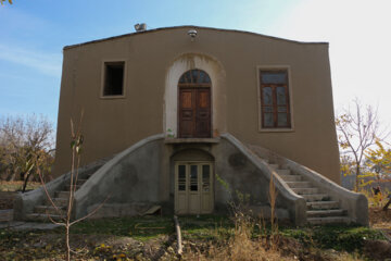 خانه اربابی در روستای تیل