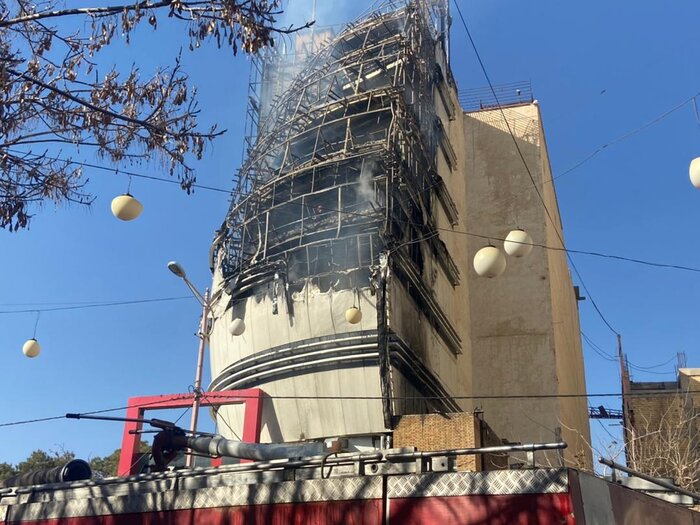 آتش‌سوزی برج تجاری کرمان/ مطالبه تاخیر در امدادرسانی از پای صحنه