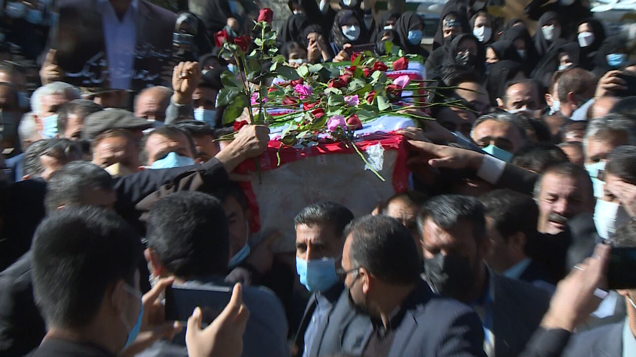 پیکر فعال فرهنگی کهگیلویه و بویراحمد در زادگاهش تشییع وبه خاک سپرده شد پیکر فعال فرهنگی کهگیلویه و بویراحمد در زادگاهش تشییع وبه خاک سپرده شد