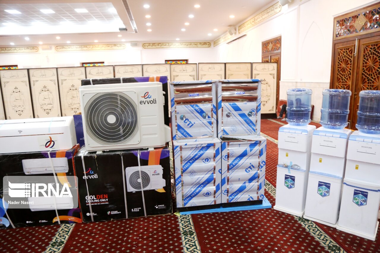 اهدا ۱۸۰ سری جهیزیه و توزیع بستههای معیشتی اهدا ۱۸۰ سری جهیزیه و توزیع بستههای معیشتی