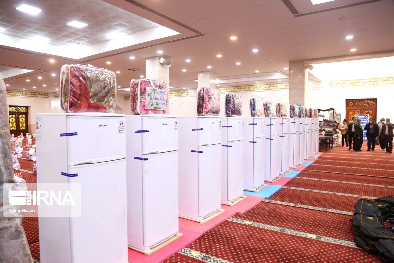 اهدا ۱۸۰ سری جهیزیه و توزیع بستههای معیشتی اهدا ۱۸۰ سری جهیزیه و توزیع بستههای معیشتی