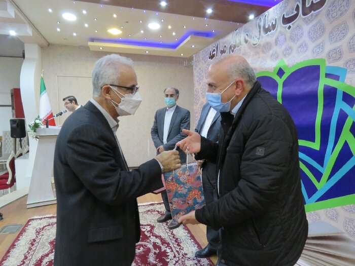 برگزیدگان نخستین جایزه کتاب سال معلم در مراغه تجلیل شدند