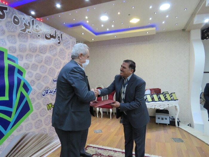 برگزیدگان نخستین جایزه کتاب سال معلم در مراغه تجلیل شدند