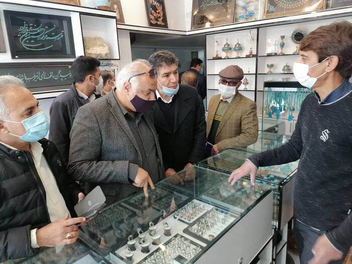 شهربابک سالانه ۵۰۰ هزار دلار صادرات چمدانی سنگهای قیمتی دارد