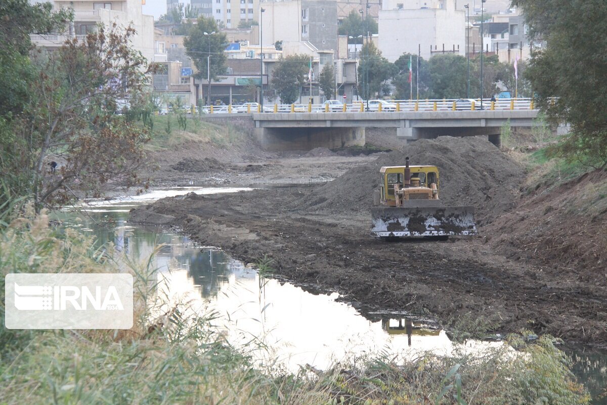 فرماندار آبدانان: لایروبی خیابان اصلی شهر مورموری در حال انجام است  فرماندار آبدانان: لایروبی خیابان اصلی شهر مورموری در حال انجام است