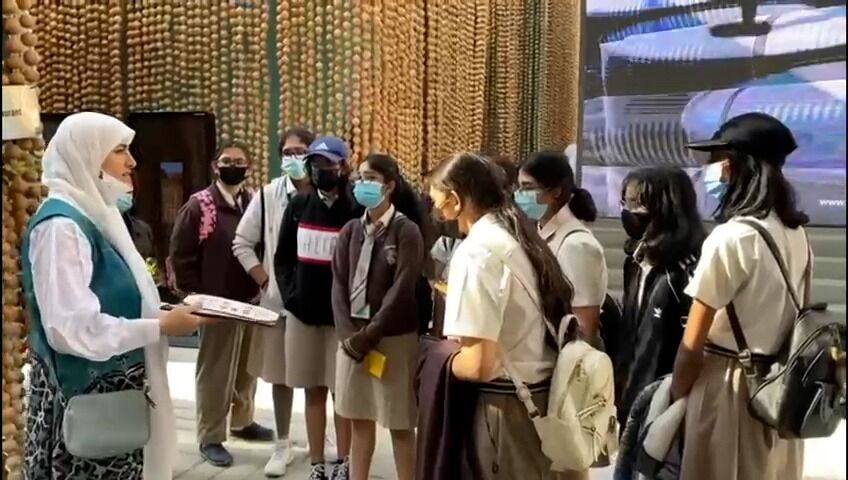 برگزاری تور پاویون‌گردی ایران توسط راهنمایان گردشگری در اکسپوی دبی