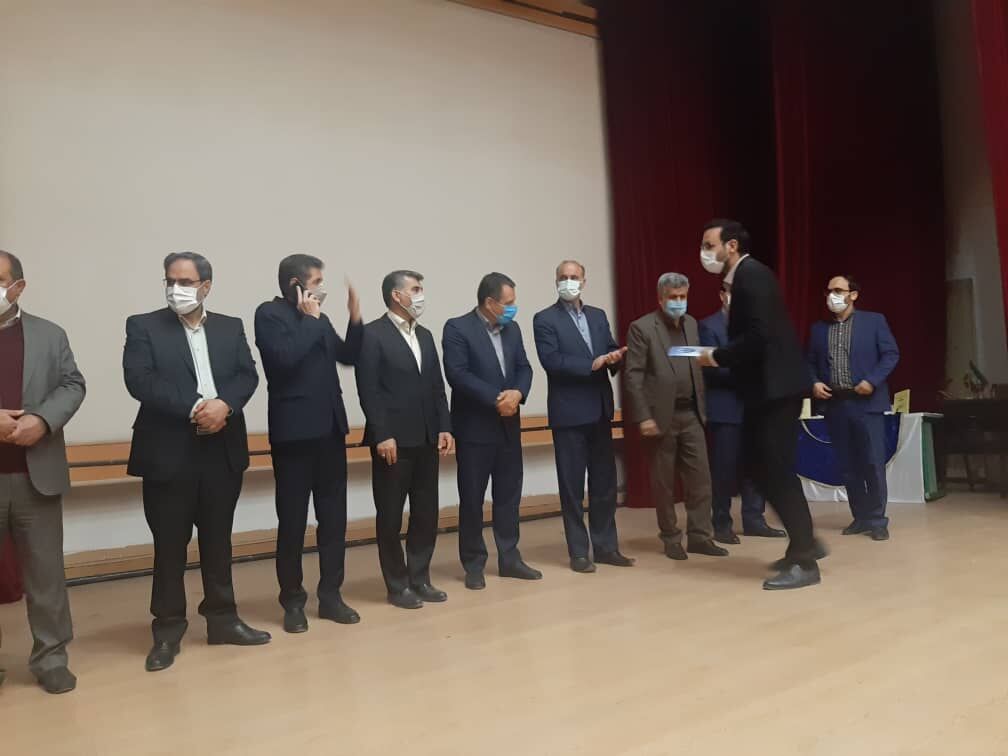 معلمان پژوهشگر برگزیده آموزش و پرورش استان کرمانشاه تجلیل شدند 