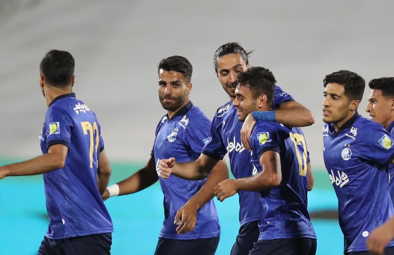 حاشیه دیدار استقلال و سپاهان/ شکستگی سر مدافع آبی‌پوشان