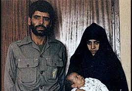 پیشانی بند "یا زهرا س" با قرآن؛ آینه و دودِ اسپند