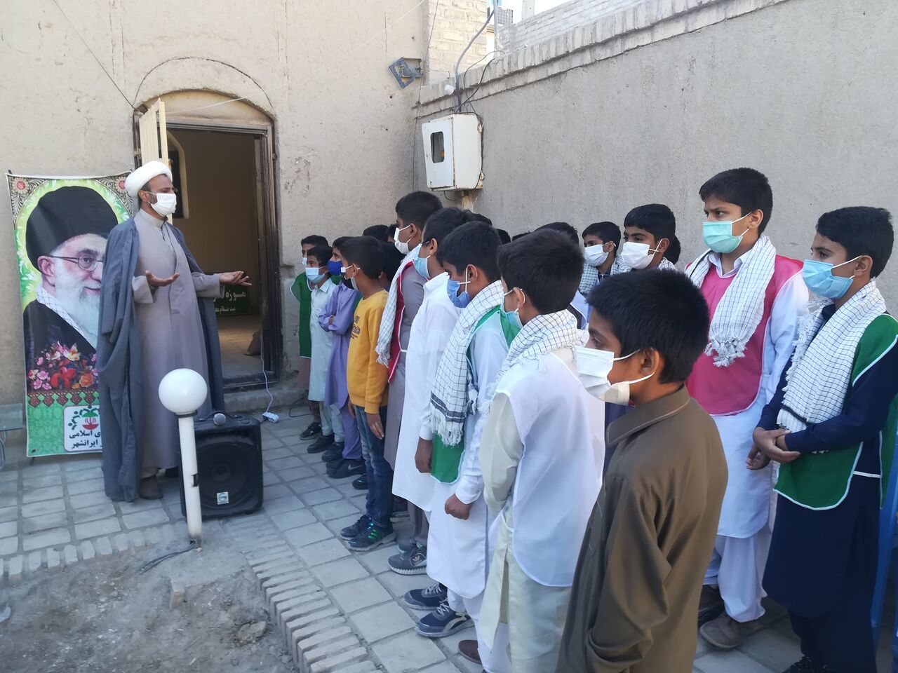 تجدید میثاق دانش‌آموزان و فرهنگیان با رهبری در محل تبعید به ایرانشهر