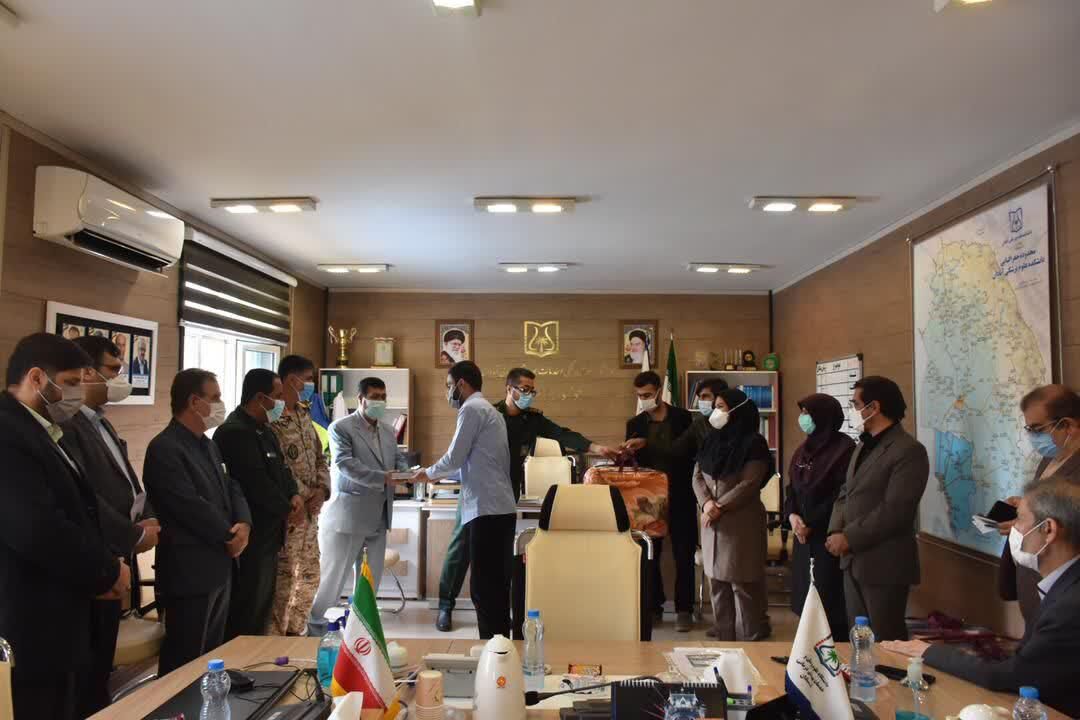 مدافعان سلامت در آبادان توسط بسیج و نیروهای مرزبانی تجلیل شدند