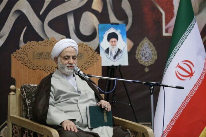 قرائتی: یاد بزرگان در جامعه گرامی داشته شود