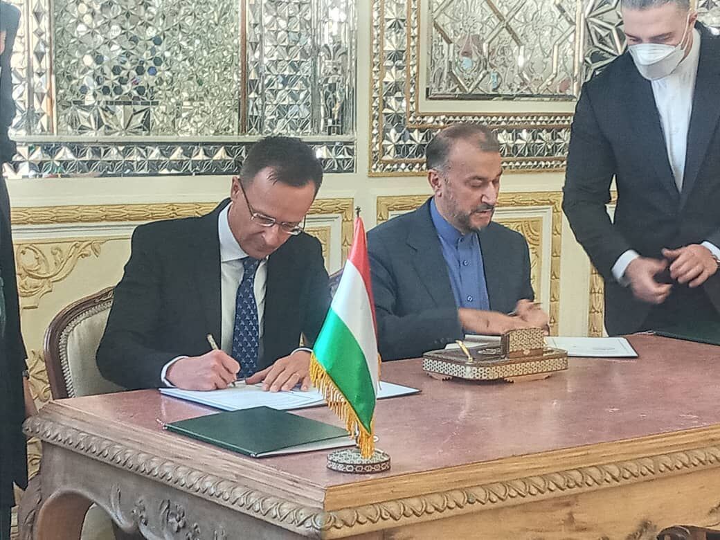 Iran, Hungary sign 3 cooperation agreements