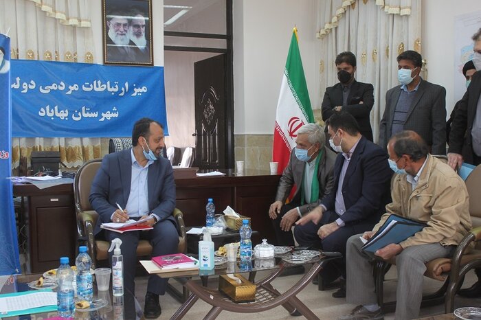 وزیر امور اقتصادی و دارایی پای درد و دل های مردم بهاباد نشست