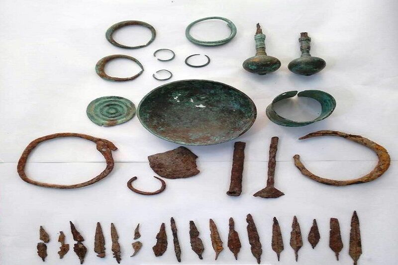 کشف ۱۷ شی تاریخی متعلق به عصر آهن در شهرستان بدره