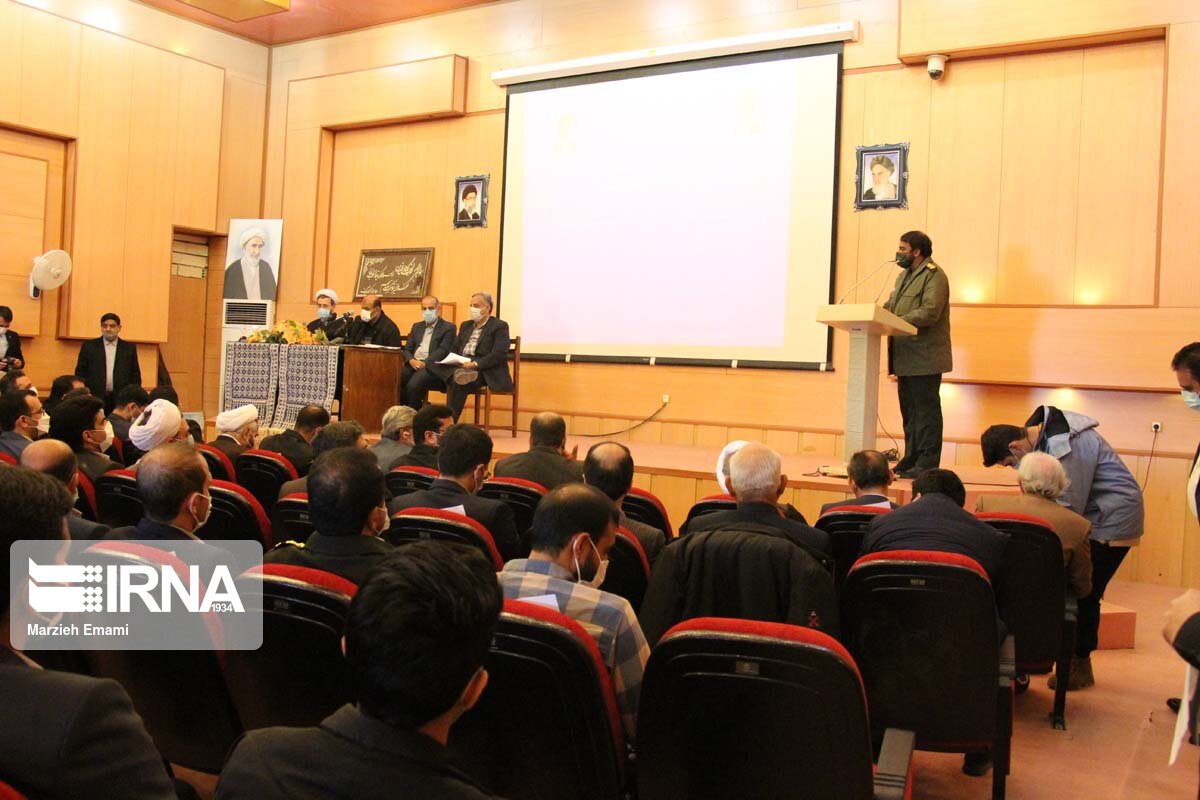 فرماندار میبد خواستار راه اندازی سریع کارخانه فولاد شد