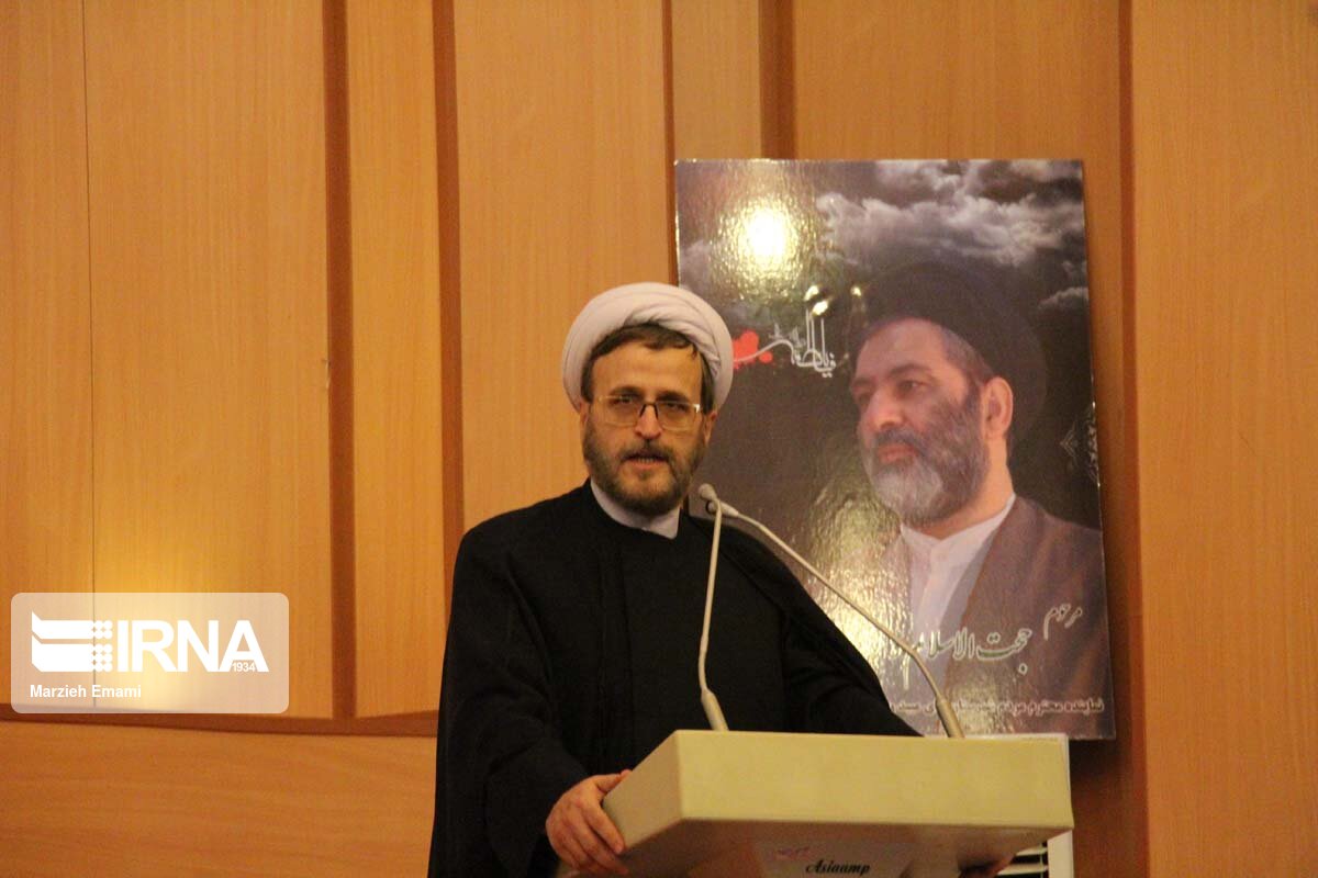 فرماندار میبد خواستار راه اندازی سریع کارخانه فولاد شد