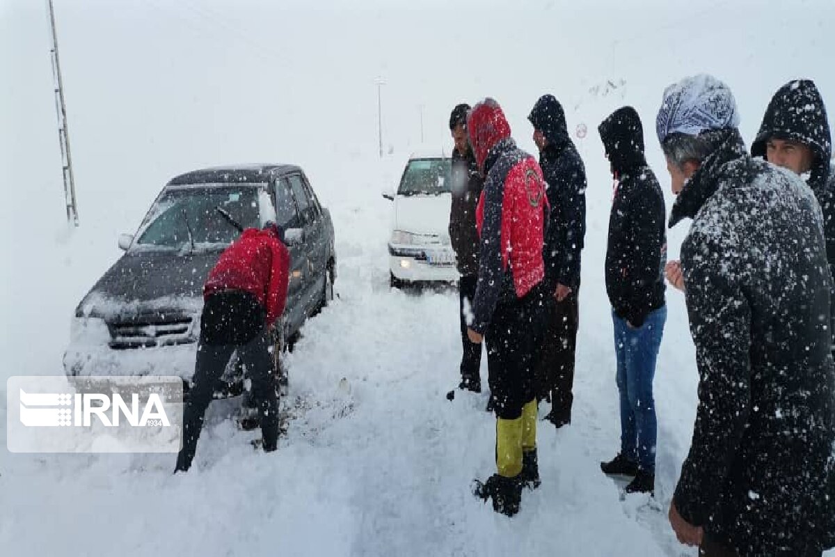 تردد در محورهای اصلی اشنویه بدون زنجیر چرخ امکان پذیر نیست