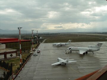 زمینگیر شدن پرواز خرمآباد - مشهد در فراز و فرود استقبال مردم