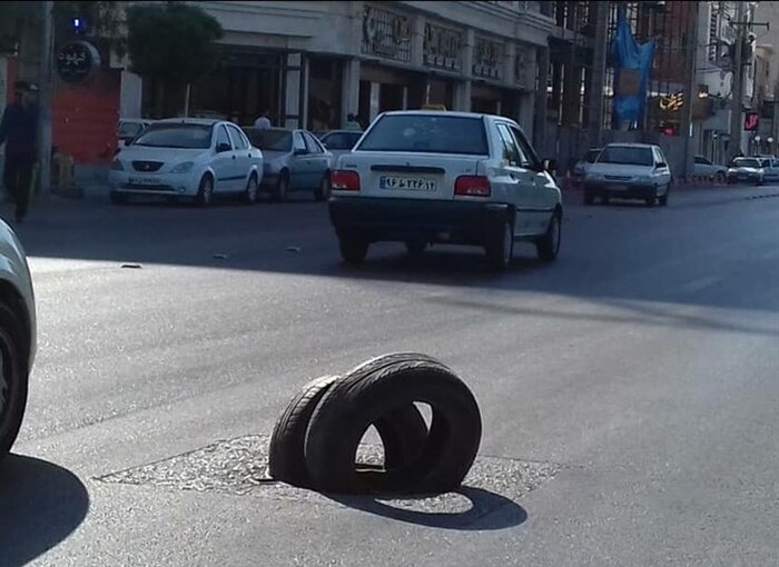 آهسته برانید سارقان مشغول کارند!