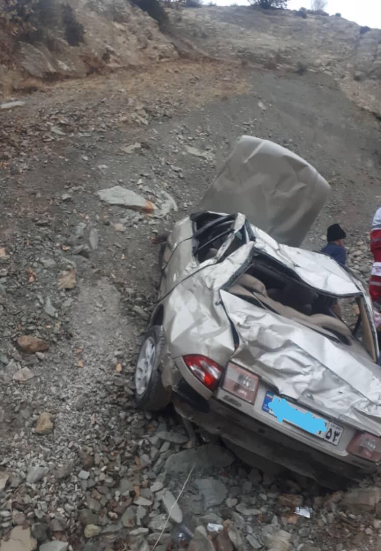 مصدومان واژگونی سمند در جاده یاسوج به طور معجزه آسایی نجات یافتند