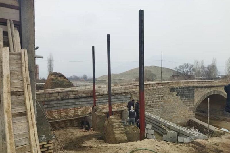 ساخت و ساز غیرمجاز در محدوده پل تاریخی "کشمشتپه" ماکو متوقف شد