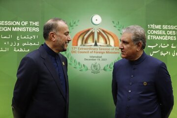 Iran FM welcomed by Pakistani counterpart in Islamabad