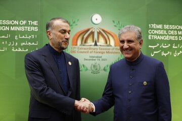 Iran FM welcomed by Pakistani counterpart in Islamabad