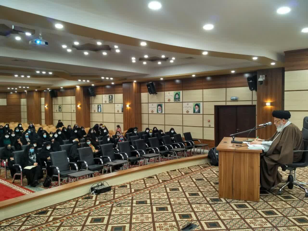 اعضای حلقه‌های صالحین به ترویج روحیه مطالبه‌گری بیشتر توجه کنند