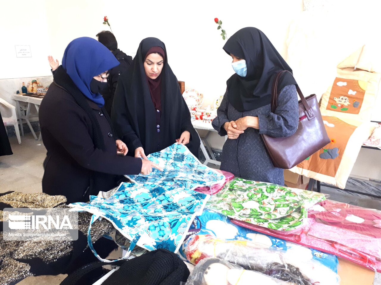 ۲۵۰ تولیدکننده در نمایشگاه توانمندیهای بانوان استان قم حضور دارند ۲۵۰ تولیدکننده در نمایشگاه توانمندیهای بانوان استان قم حضور دارند