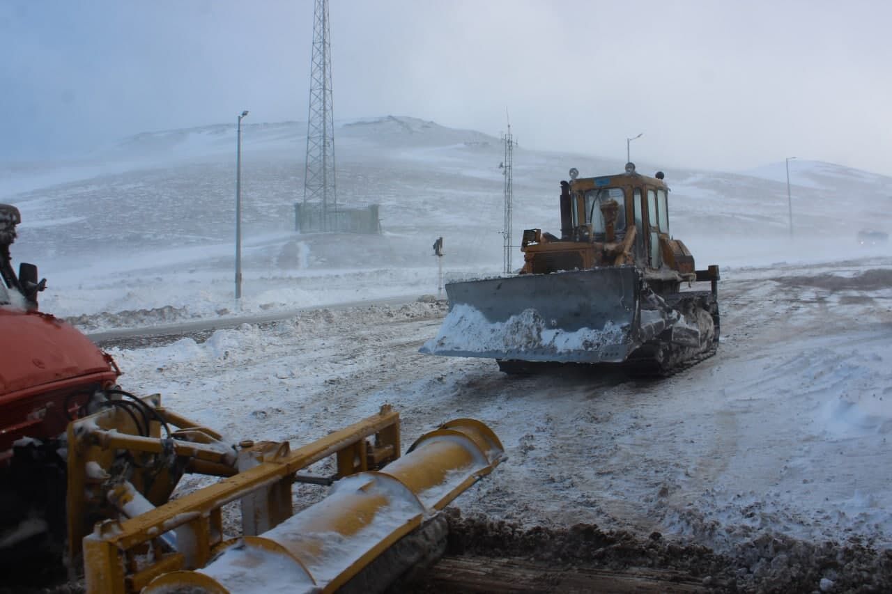 راه ارتباطی ۴۰ روستای هشترود براثر کولاک و برف مسدود است