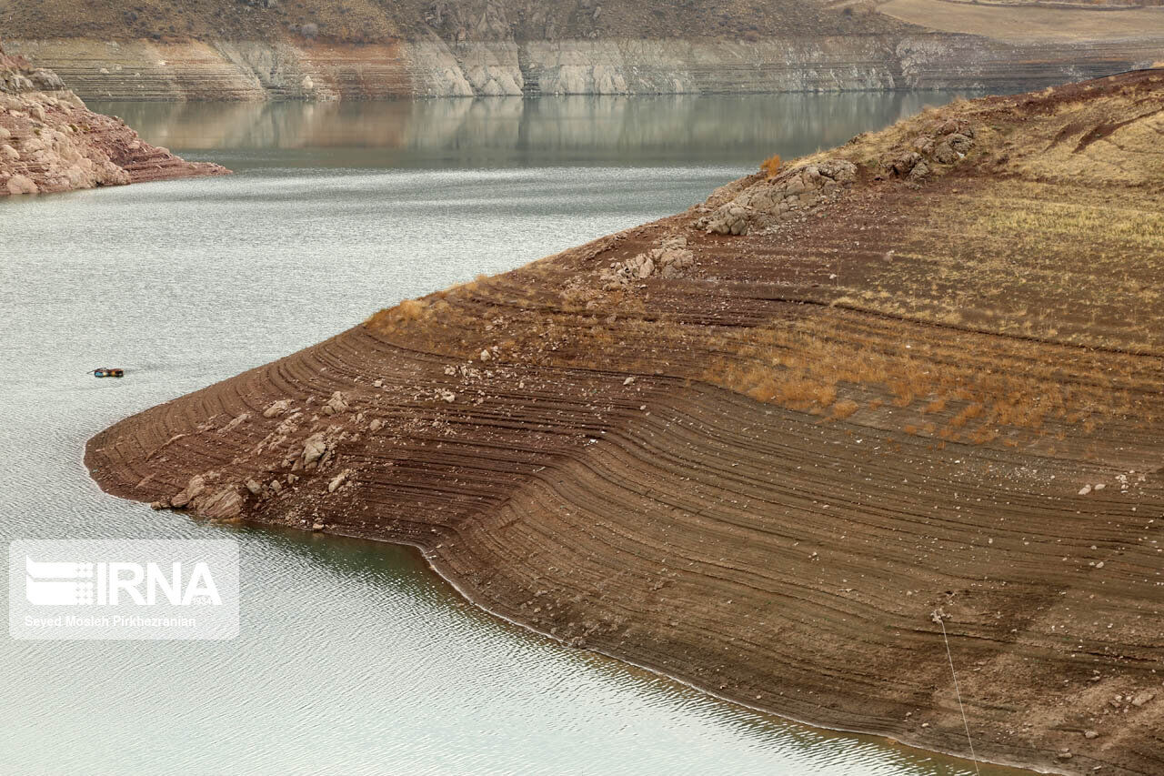 امسال ذخایر آبی کشور ۳۷ درصد کاهش یافته است امسال ذخایر آبی کشور ۳۷ درصد کاهش یافته است